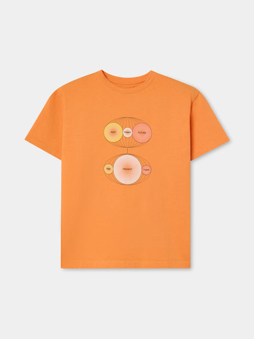 *model-* REGULAR FIT