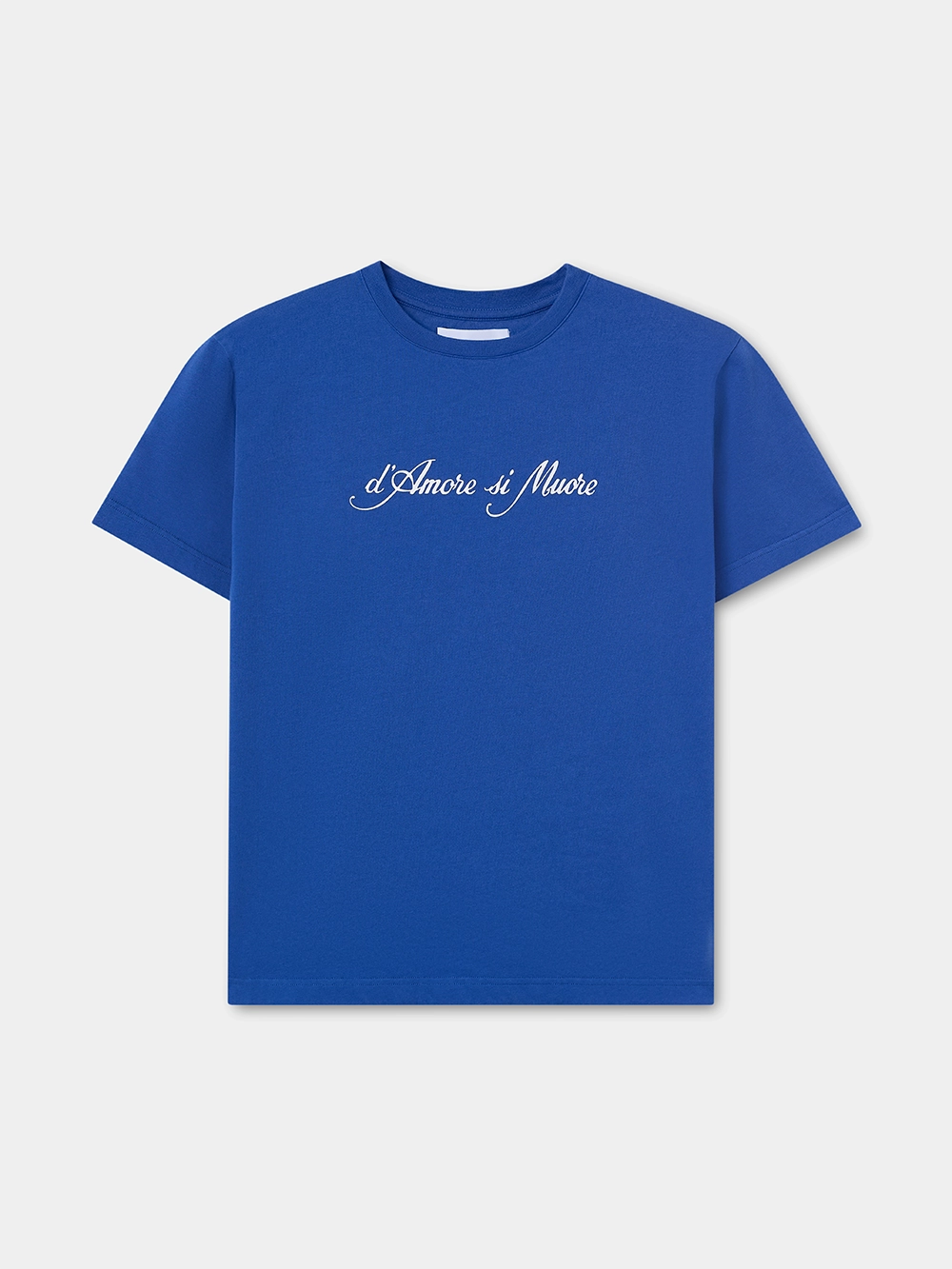 *model-* REGULAR FIT