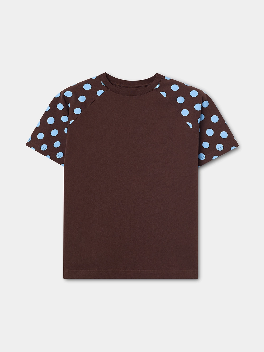 *model-* REGULAR FIT