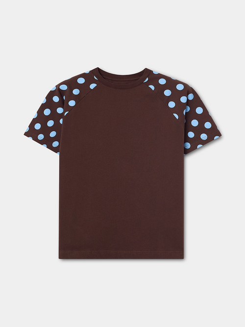*model-* REGULAR FIT