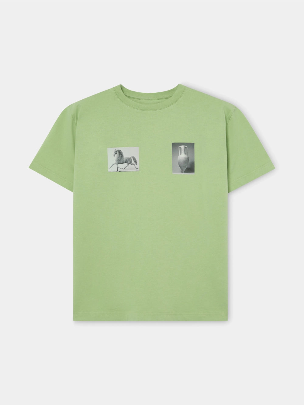 *model-* REGULAR FIT