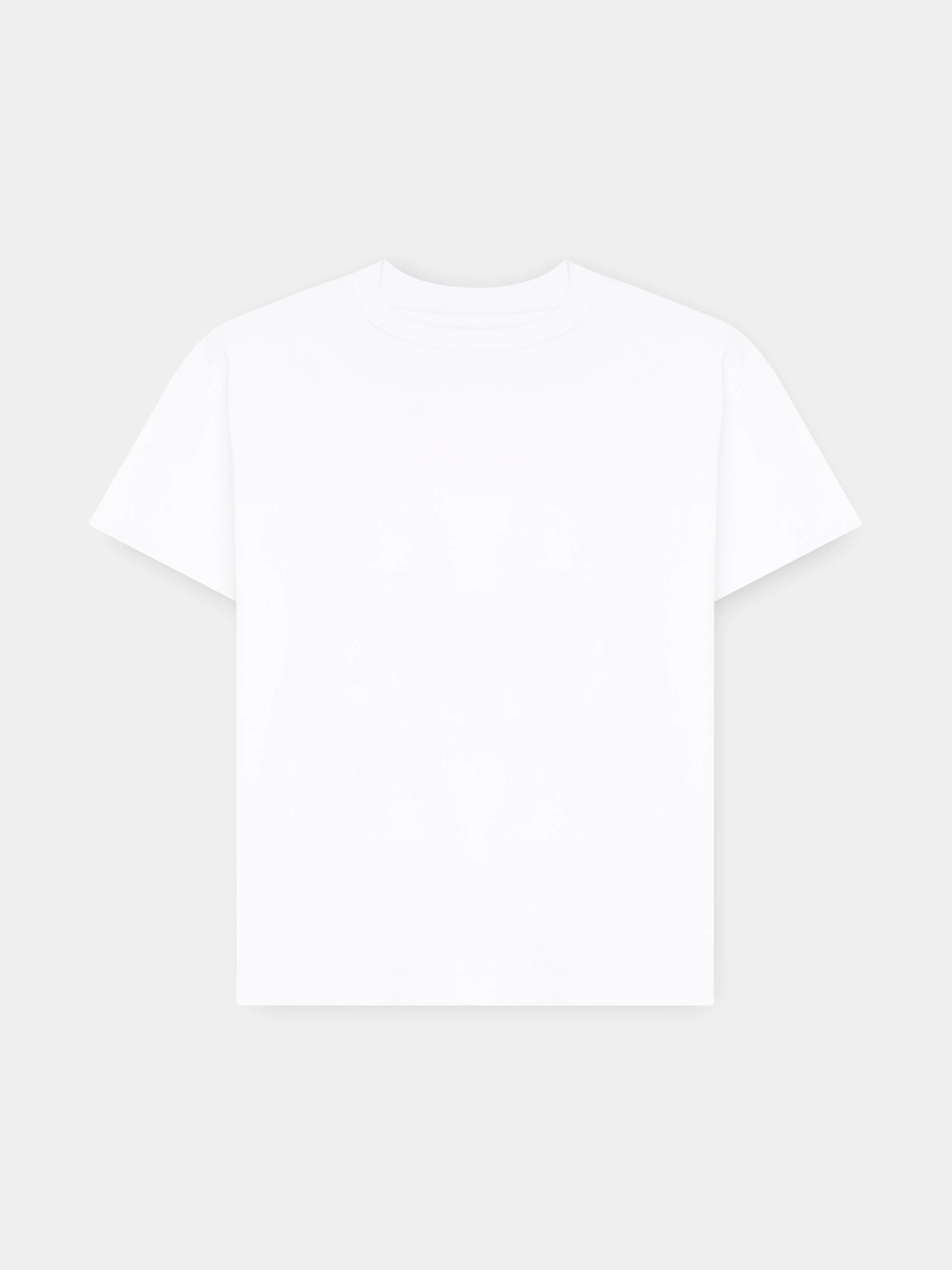 *model-* REGULAR FIT